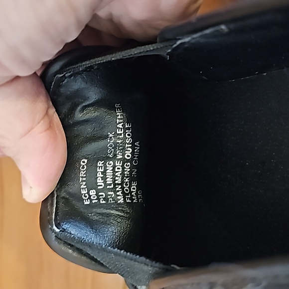 Steve Madden quilted size 10 shoes. Used condition but overall still great! - Picture 8 of 10